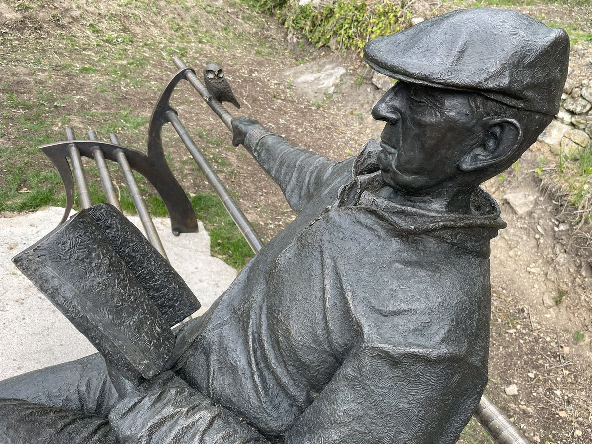 MiguelFundacion's tweet photo. Hoy se ha inaugurado la escultura instalada en Sedano como homenaje de todo el valle a Miguel https://t.co/2D8snv2oY6 obra de Teodoro Ruiz y no ha faltado su pequeño mochuelo junto a nuestro autor.Han sido años de trabajo y tenacidad hasta llegar al día de hoy. ¡Mil gracias! https://t.co/5DpN9ocQeo