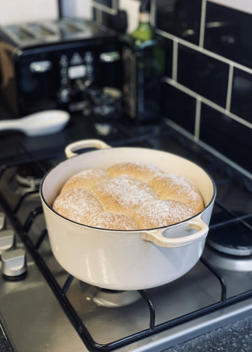 t_a_k_a_s_i's tweet image. 🍞👨‍🍳 日本のふわふわパンが恋しいので作ってみました Saturday baking time #Homemade #Japanese #MilkBread