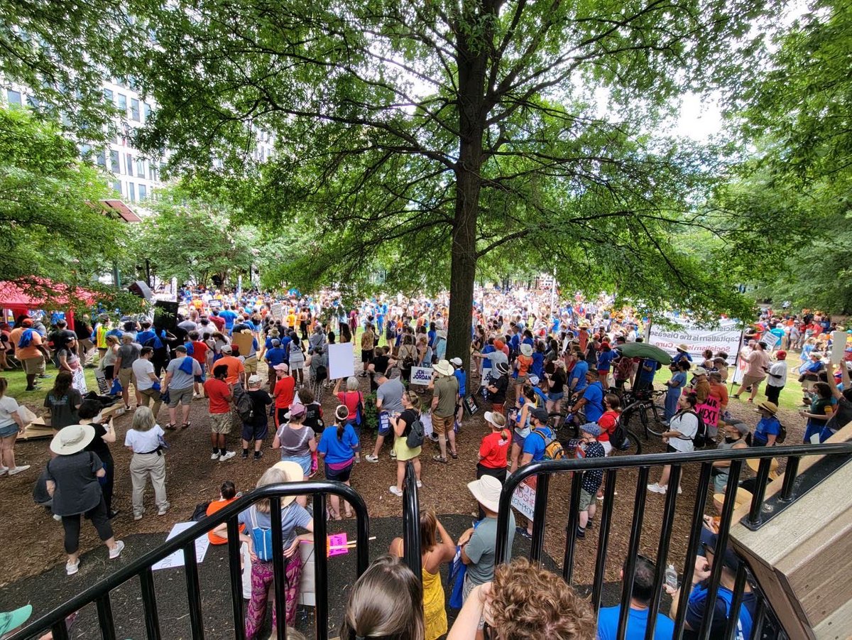 SheilaJackson62's tweet photo. March For Our Lives in Atlanta. It’s time to make a change. End gun violence NOW!! https://t.co/zYgsb67vSj