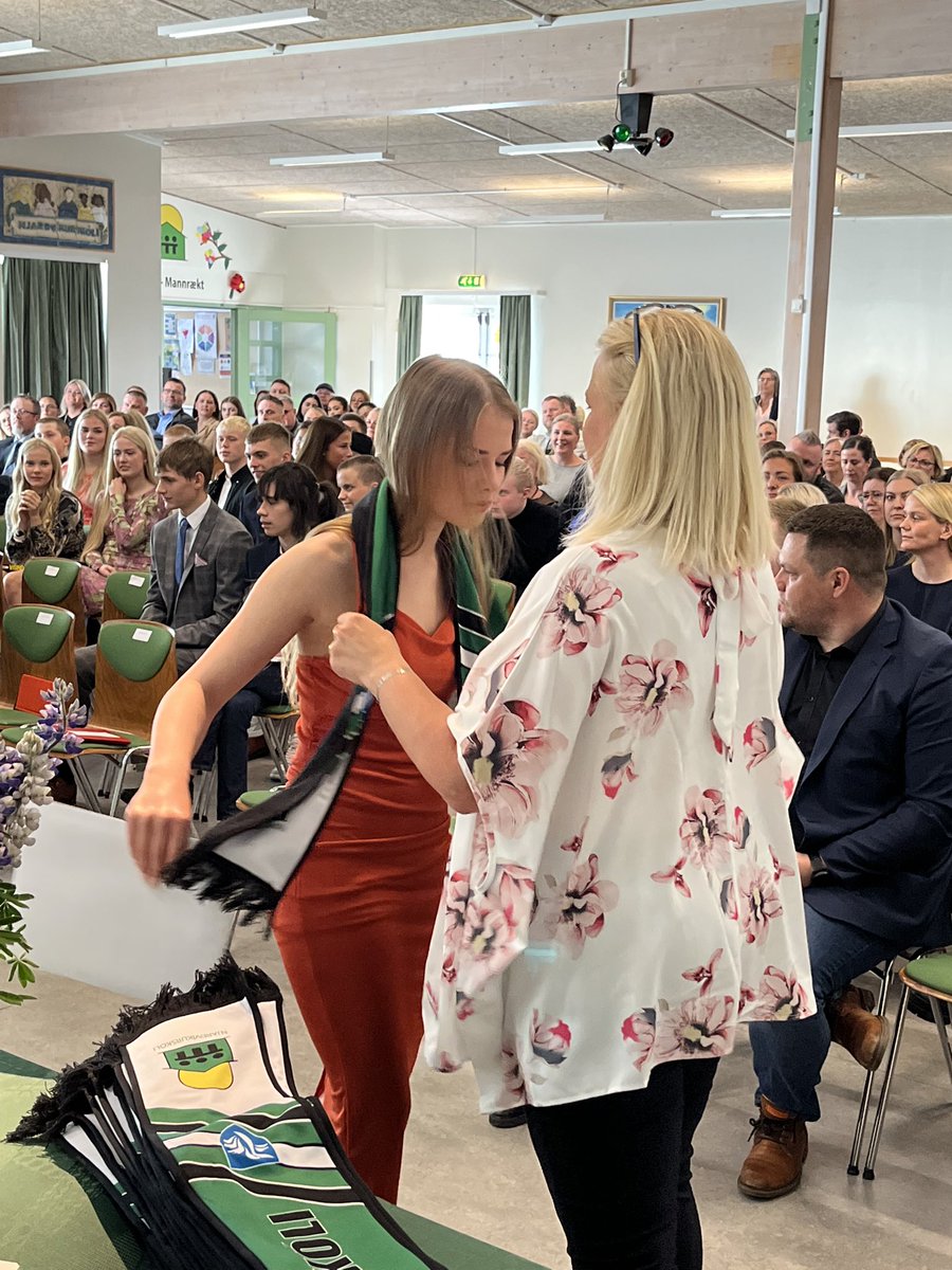 Útskrifuð sem grunnskólaforeldri eftir 20 frábær ár..takk fyrir okkur 🎓😘