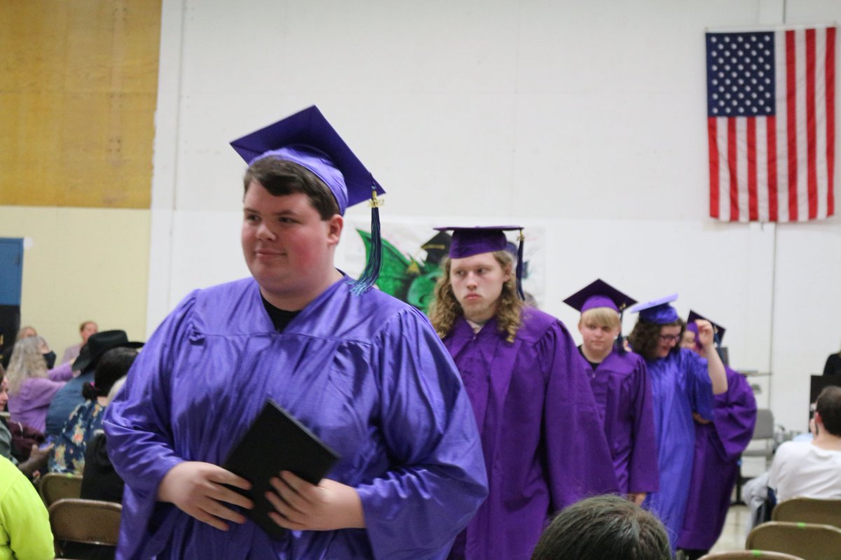 SuptHenderson's tweet photo. Congratulations 2022 Harbor High graduates!🐉💜 @ESD113 @waOSPI @wssda https://t.co/fRkaLHB2nz