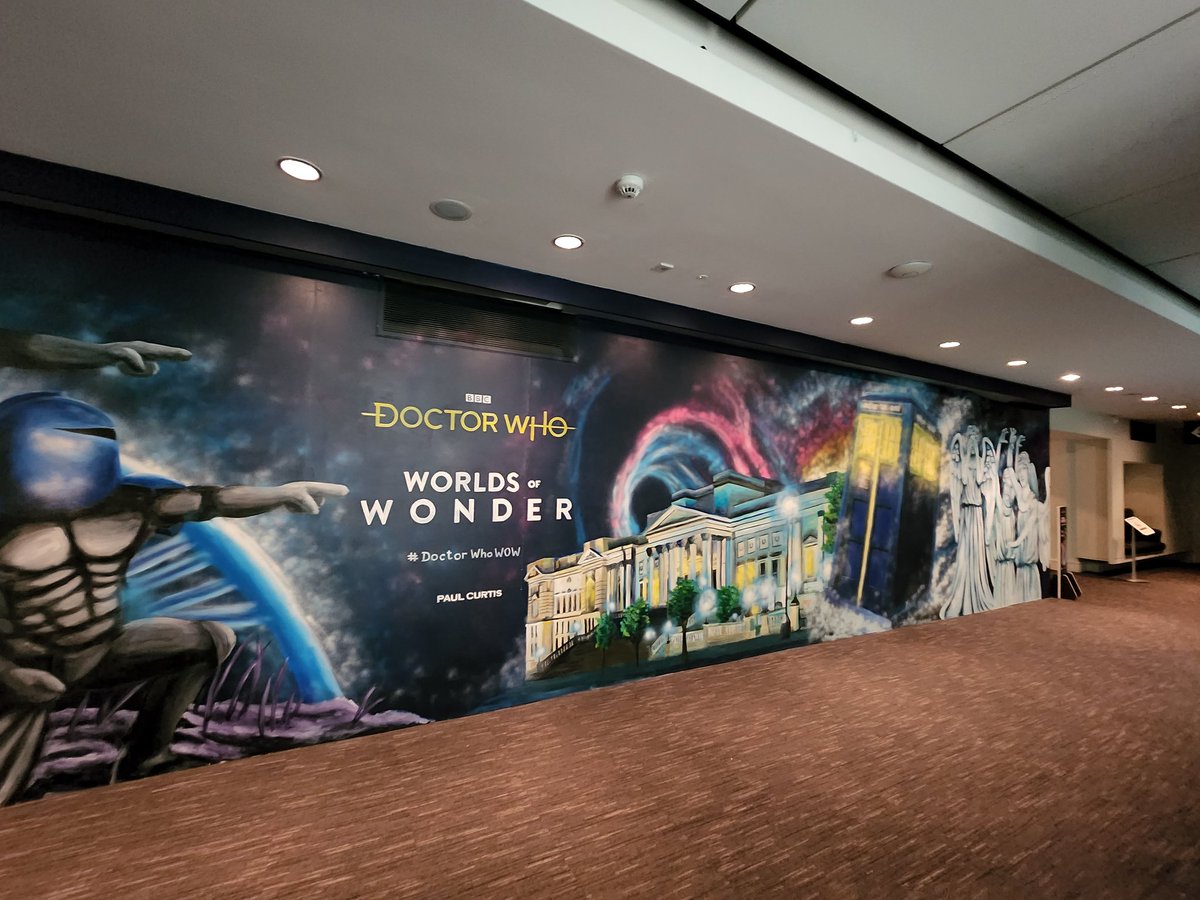 yurinabonein04's tweet photo. #DoctorWho  #WorldsOfWoder 
 #ドクターフー  #ドクター・フー 
#LiverpoolNationalMuseum 玄関で  #WeepingAngeles がお出迎え #blink できる訳が無い…博物館と分かっていてもめちゃ怖かった。そして  #Darek が  #Exeterminate とは言わないけどせせ戦慄を覚えた。 比較的大人向けの内容でした。 https://t.co/3gqAfm1Kph