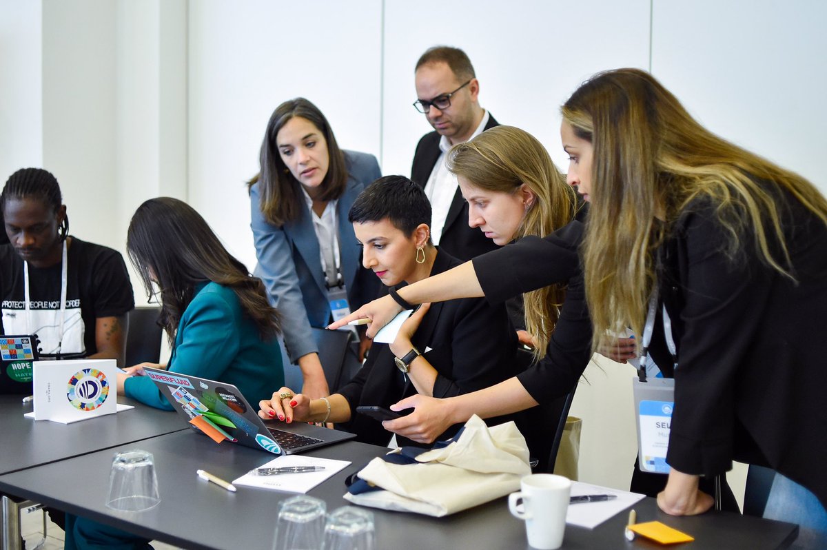 I'm inspired by the @ObamaFoundation leaders I met today. These young people understand that the future of democracy hangs in the balance—and they’re ready to do the work.