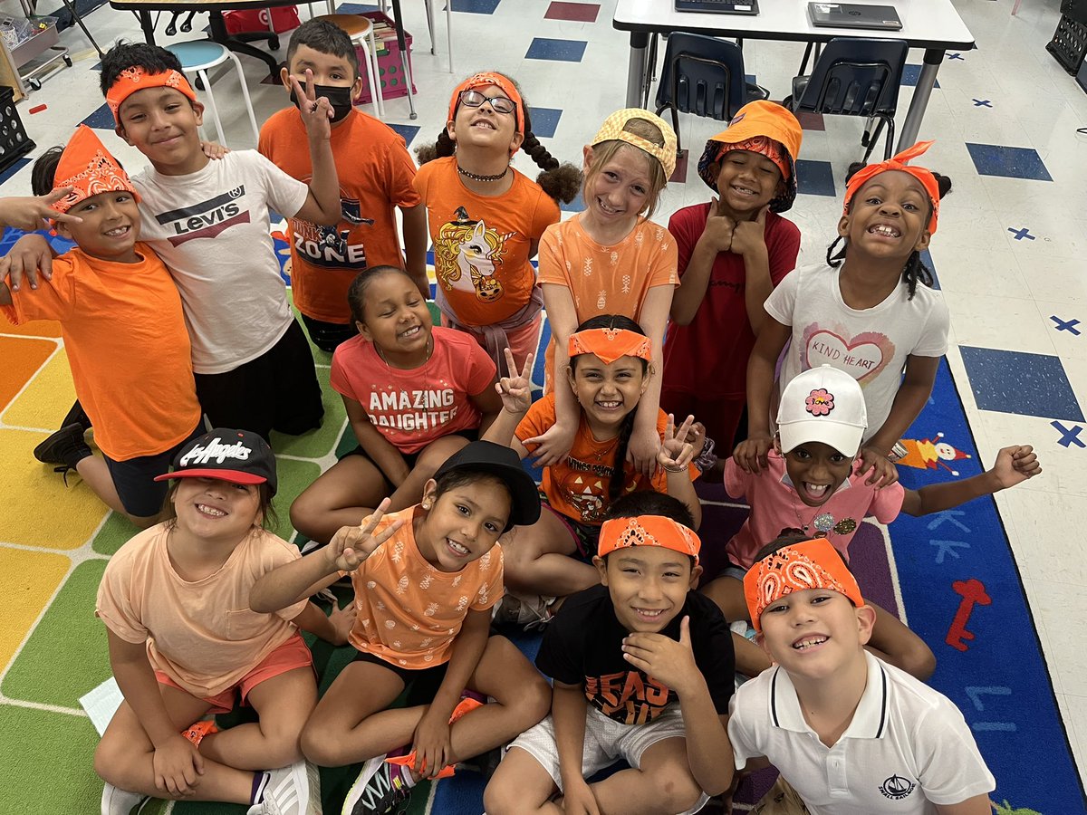 MsReillyKDES's tweet photo. BEST field day ever!! @PEwithMsC_ did an amazing job setting up the “best day ever” according to my second graders! @KerrydaleEs https://t.co/aXVZPGp5UP