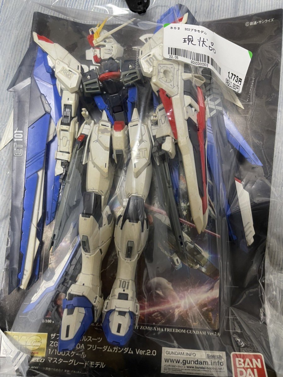Yuki_ManKM's tweet photo. これがこうなりました第二弾笑
買った時汚し塗装かと思ったらヤニ汚れでしたので、ヤニってここまでガンプラに影響あるんだなと思った…
#ガンプラ https://t.co/sKTohBaSS4