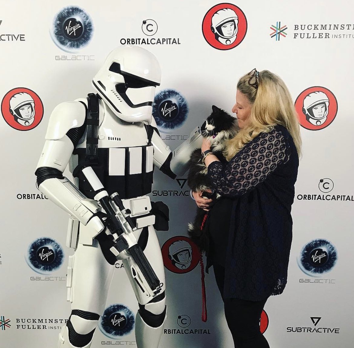 SpaceGamesFed's tweet photo. Sending it back this Saturday to when #SpaceCat hung out with a Stormtrooper! #sendbacksaturday https://t.co/U05pAeHgE7