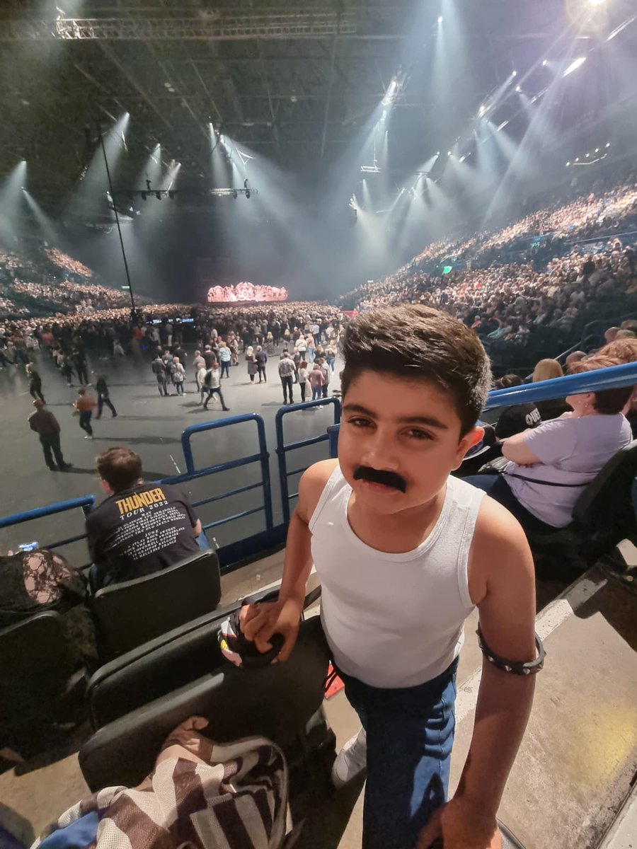 sukhpowar's tweet photo. Great time tonight at the @QueenWillRock concert. Great show and the wee man loved it. https://t.co/ATxq4F7MbU