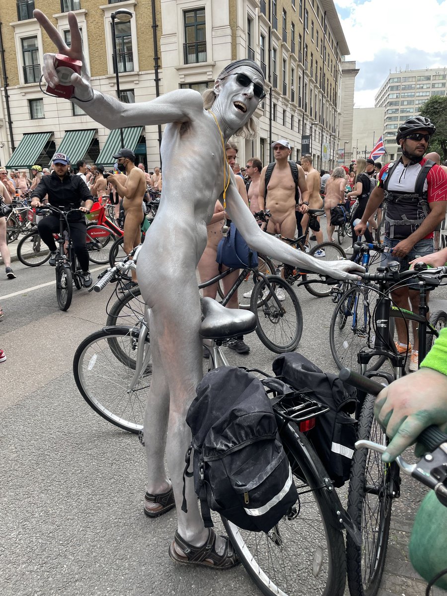 WNBRLondon's tweet image. Was it a silver alien or @steveritterlife on #wnbrlondon today? (Funny answers only please)