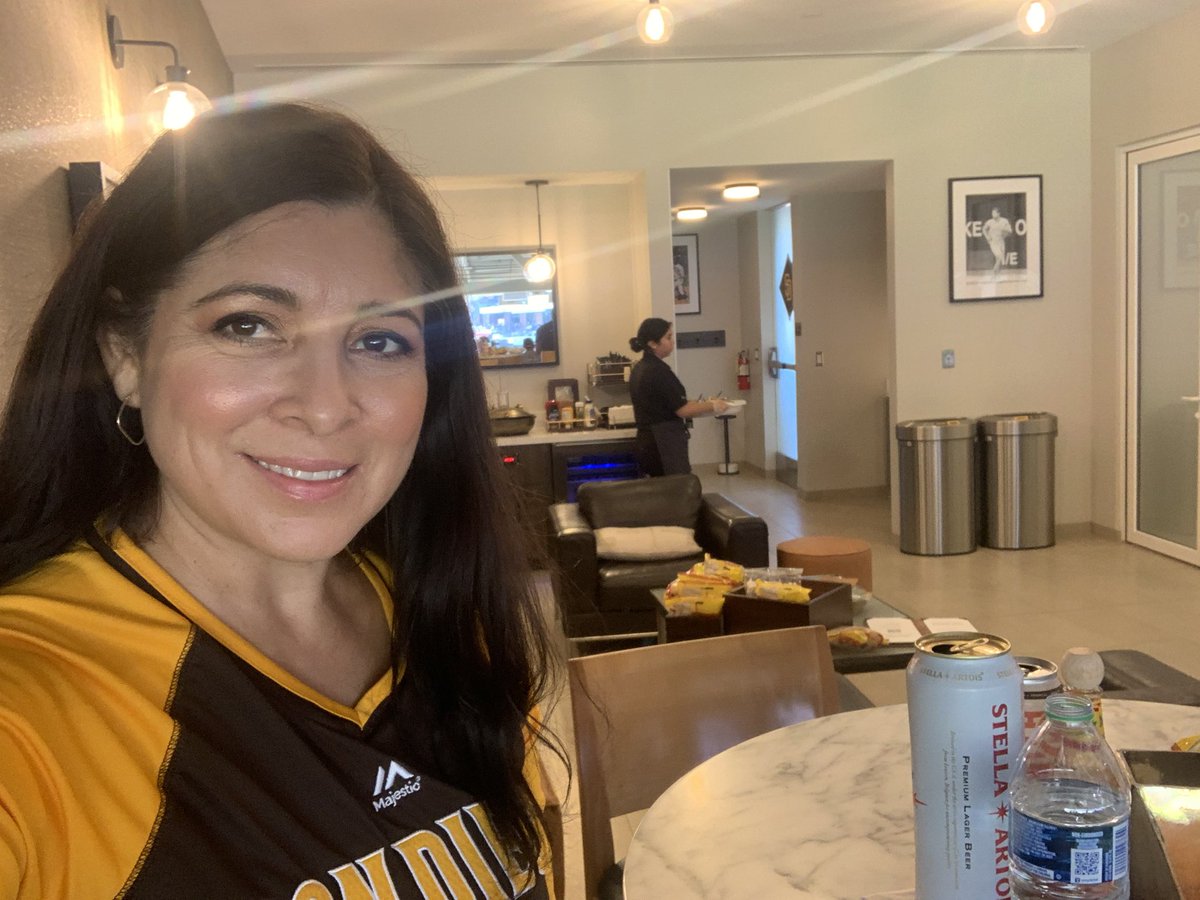 HRrelationspro's tweet photo. Enjoying the game at Padres suites! #timetoshine https://t.co/NBfb4aCFJN