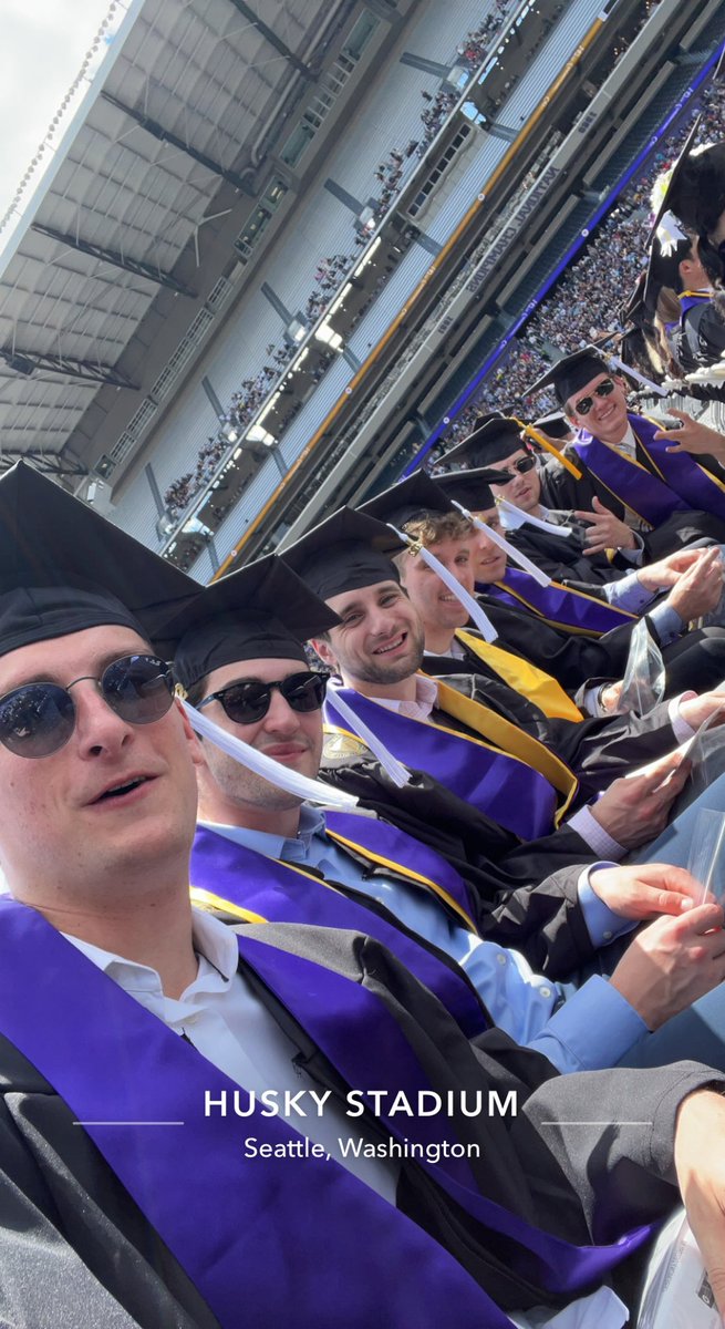 AlexMarvin__'s tweet photo. Having the time of my life at UW commencement! #UWGrad22 https://t.co/AMCcL0emYr