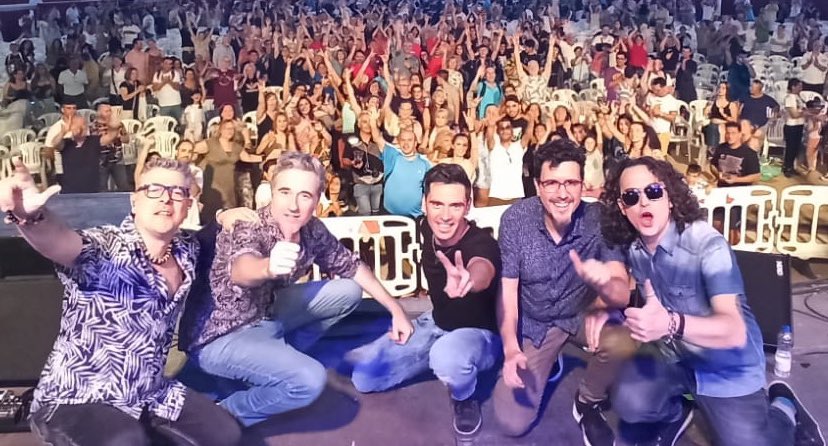 La_Poptelera's tweet photo. Gracias #torrejon #torrejondeardoz por una noche mágica llena de canciones de los G. Ha sido precioso! #dosimanes #lapoptelera https://t.co/h535gdh4oe
