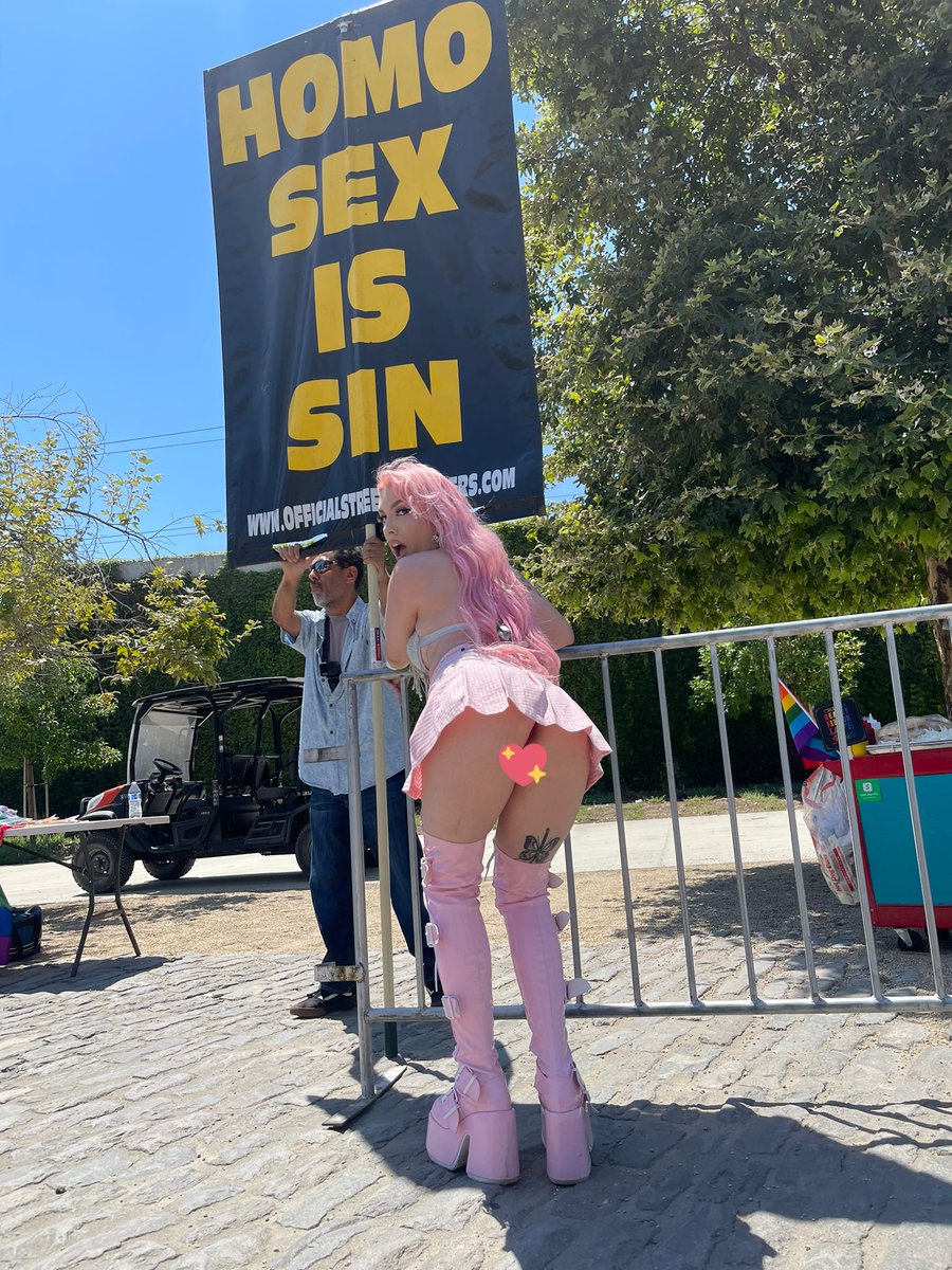 chrissy tweet media