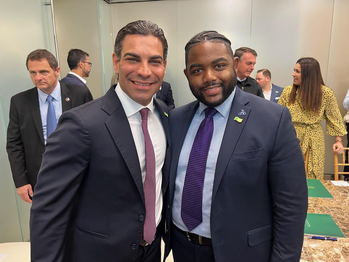 Had the chance to join the Mayor of Miami, Consul General of Brazil, Ambassador André Odenbreit Carvalho, and City of Orlando colleagues for the opening of the Vice Consulate of Brazil in Orlando today. Always great to represent Commissioner Burns and District 6.