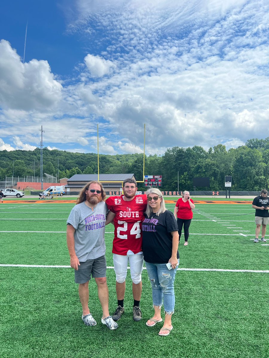 michell4852's tweet photo. Enjoyed a great day watching our boy @conbell24 play the sport that he loves. I cannot wait to watch him play some football this fall @ABFootball This is one super excited mama!! https://t.co/FgEecGnmHA
