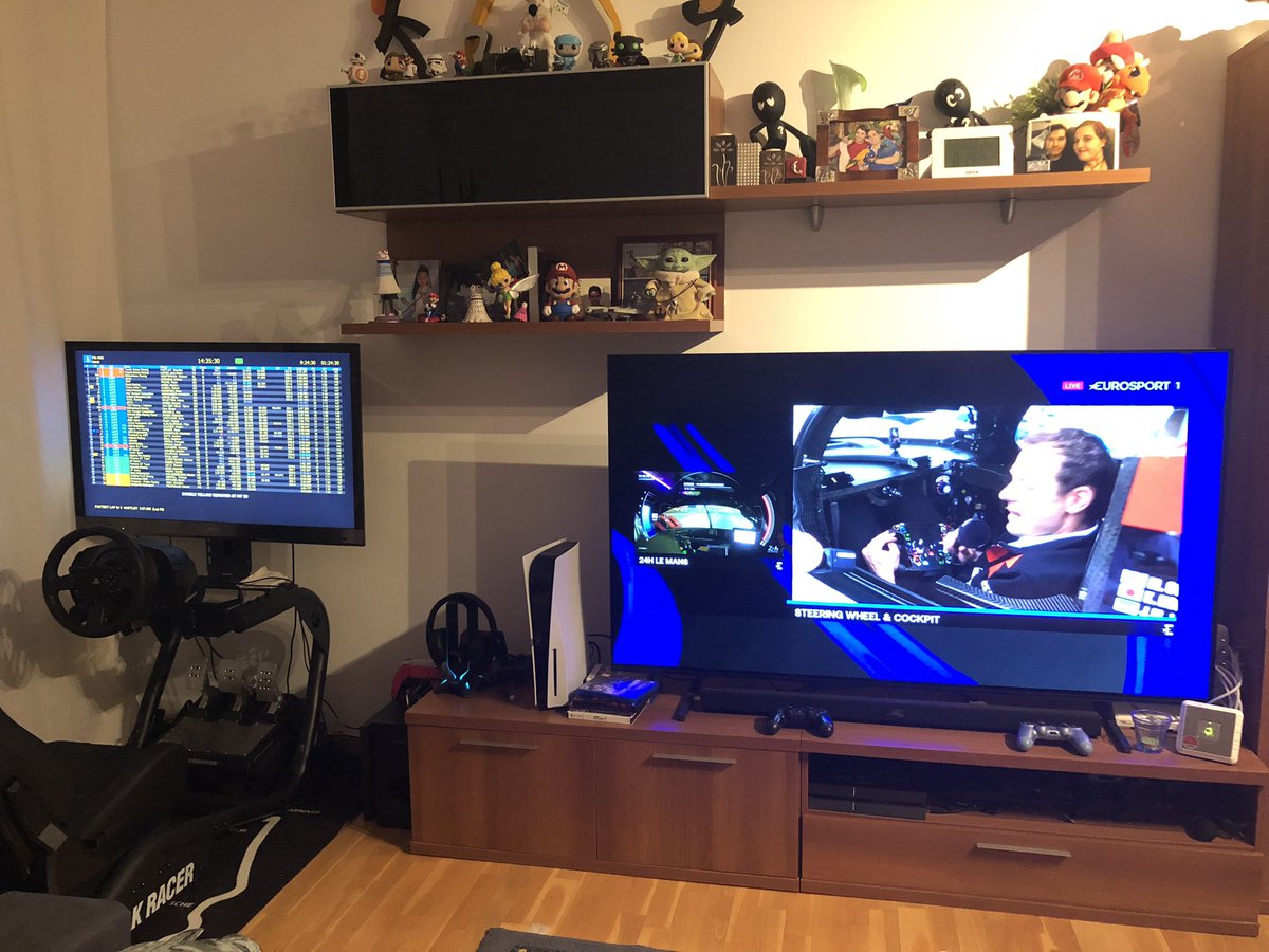 MarioJLaura's tweet photo. @SantiAyabean @SanchezdeCastro En mi caso con dos pantallas #nochecanalla #LeMans24h https://t.co/8kQH37V5CB