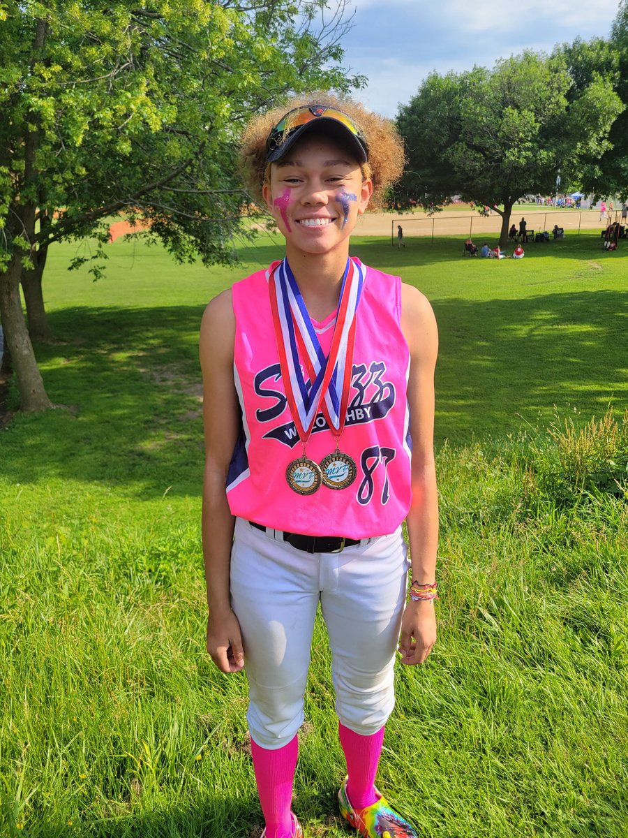 KellyLenhart5's tweet photo. 2 MVPs @Hawkins8712 💪🏼🏅🏅🥎🔥💙 #Hawkins87 #willoughbystarzz #GoStarzz #softball #softballlife #softballmom #homerun #thisisthewayweball #centerfield #MVP https://t.co/J0FlAnCE6G