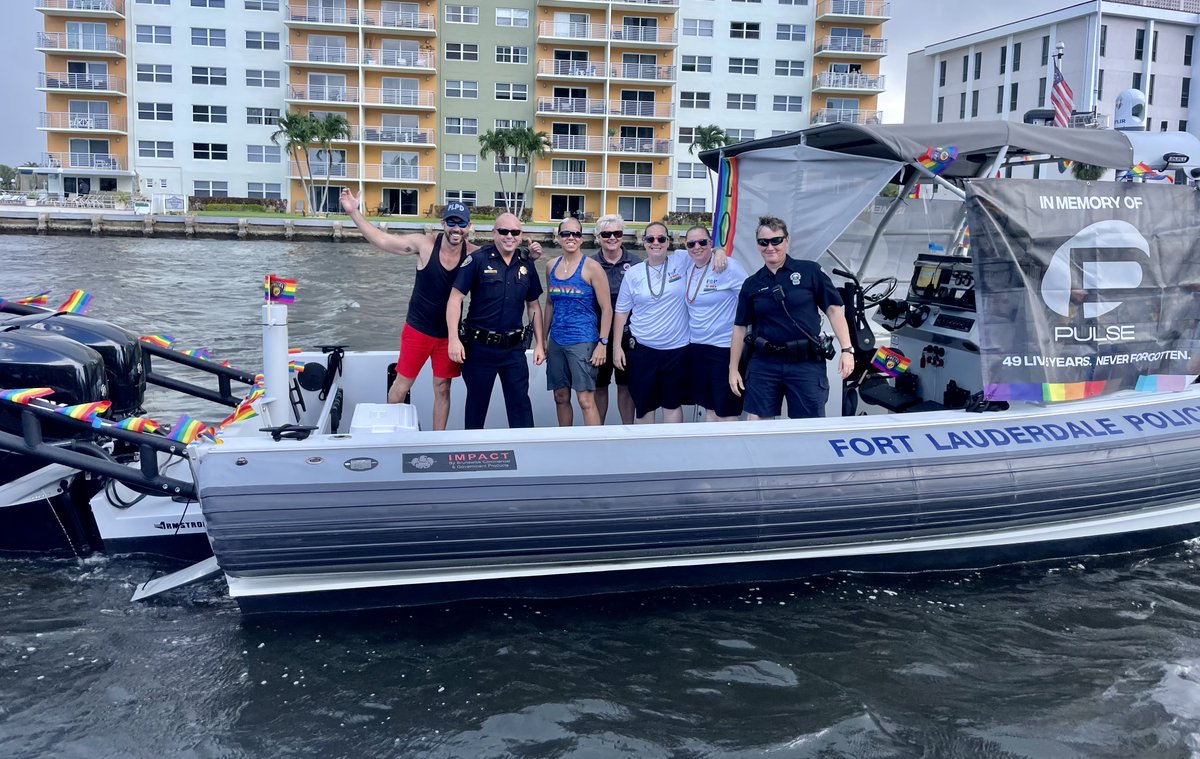 ftlauderdalepd's tweet photo. #FLPD had a great time today at @PrideFortLaud's #Floatarama Flotilla event on the New River! It was great to see everyone out there and we look forward to continuing to celebrate #PrideMonth 🏳️‍🌈

#FLPDProud #PrideFTL #LGBTQ https://t.co/2txAC51SkO
