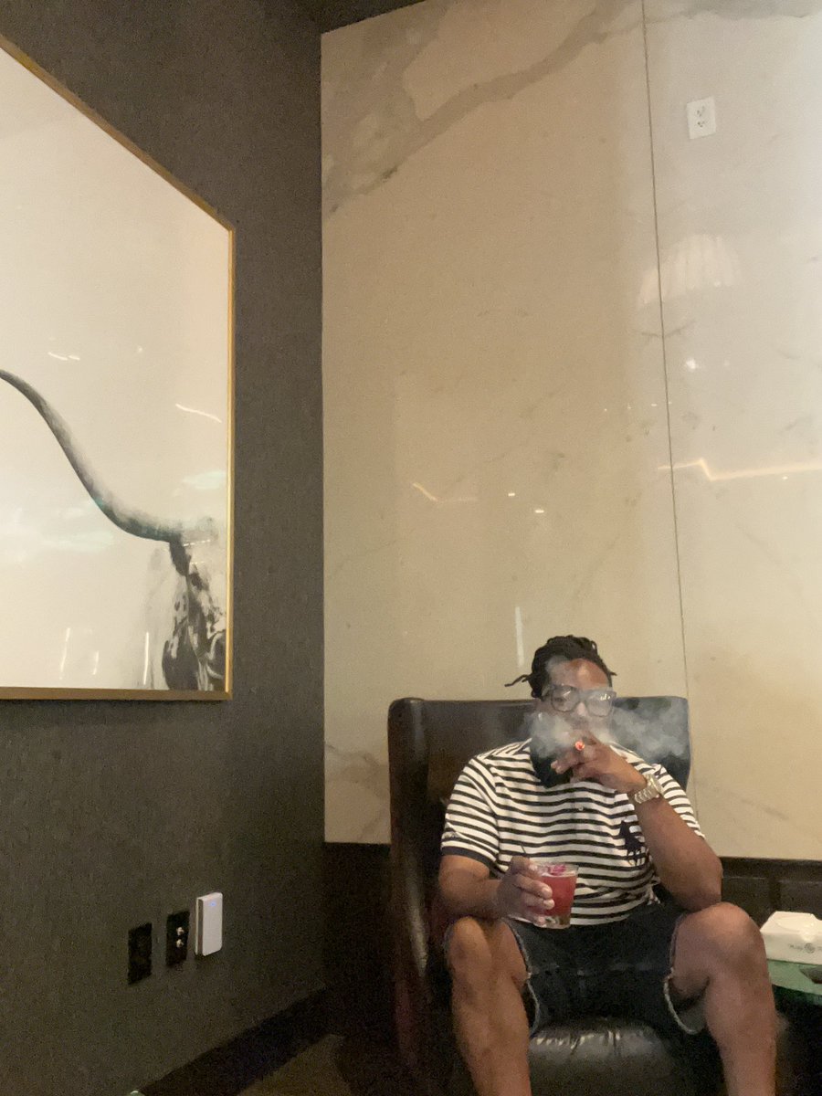 ThaMan0fThaYear's tweet photo. #Cigarlife #misfitgang #connoisseur #cigarlover #highofflife #flyfatguy https://t.co/I5jz5rIXU7