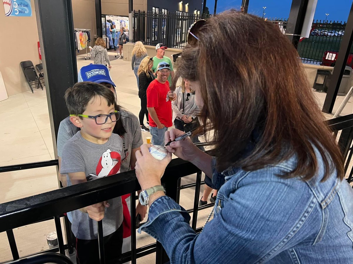 Rebecca Kleefisch tweet media