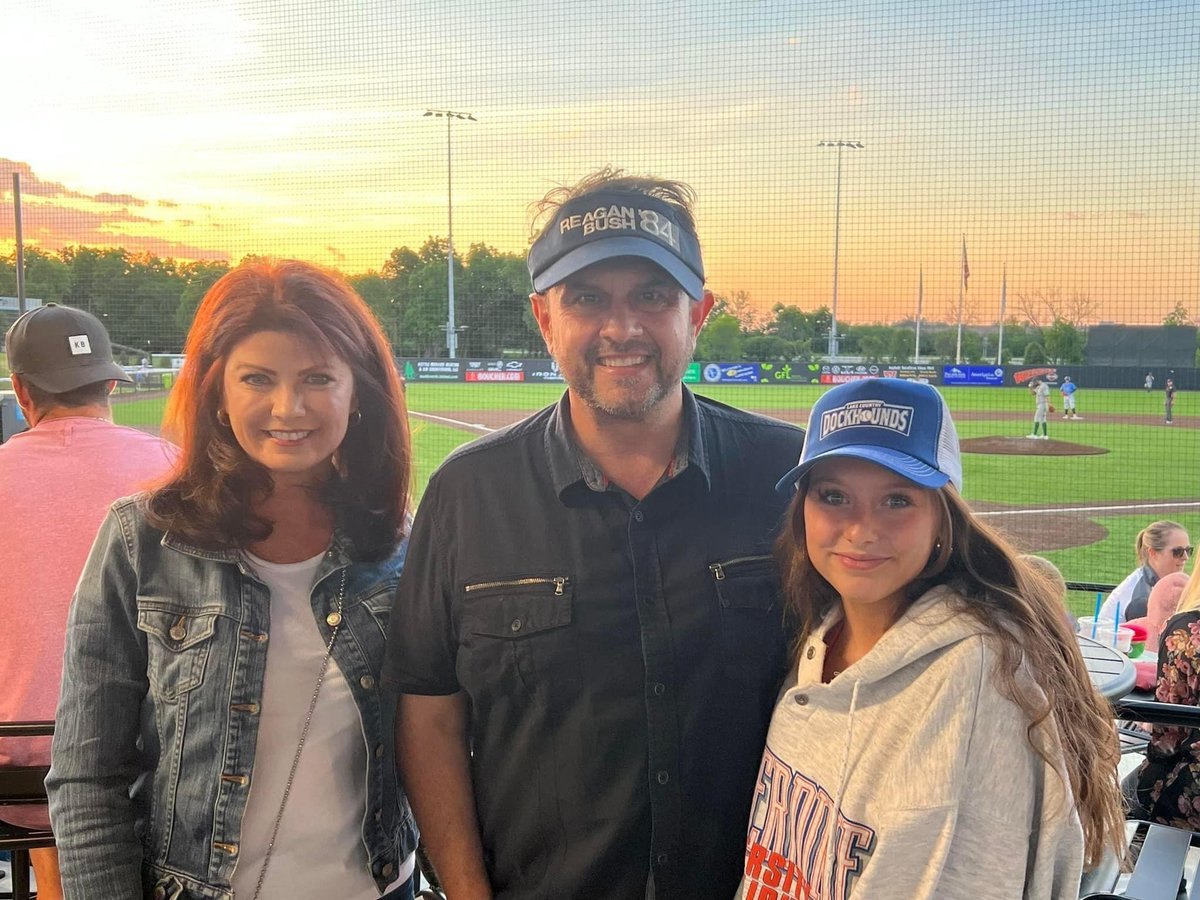 Rebecca Kleefisch tweet media
