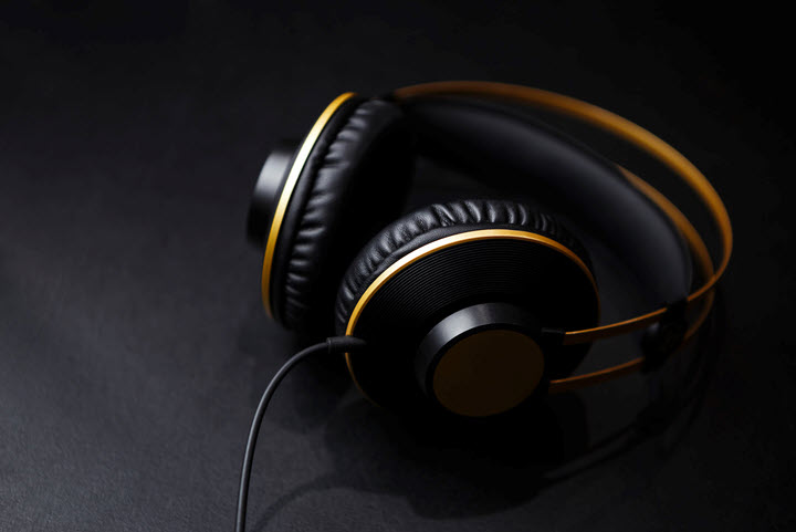 PubPerspectives (@pubperspectives) on Twitter photo From the week: Audio Publishers Association: US #Audiobook Revenues Reach $1.6 Billion in 2021 | <a href="/Porter_Anderson/">Porter Anderson</a> bit.ly/3morlfR @book_fair #FBM22 | Growth in American audiobook revenue by genre was led in 2021 by romance, self-help, and sci-fi, per the APA. From the week: Audio Publishers Association: US #Audiobook Revenues Reach $1.6 Billion in 2021 | <a href="/Porter_Anderson/">Porter Anderson</a> bit.ly/3morlfR @book_fair #FBM22 | Growth in American audiobook revenue by genre was led in 2021 by romance, self-help, and sci-fi, per the APA.