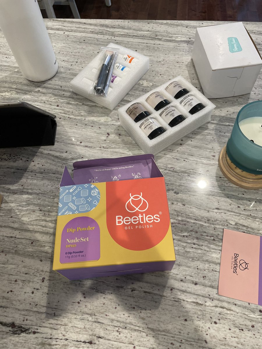 _drewbailey's tweet image. Just over here trying to get some gushers and fruit by the foot but Amazon had other plans 💅