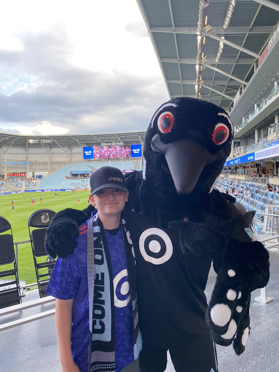 CheezhdColeman's tweet photo. Saturday Night Soccer #mnufc https://t.co/VJfU4VW58s