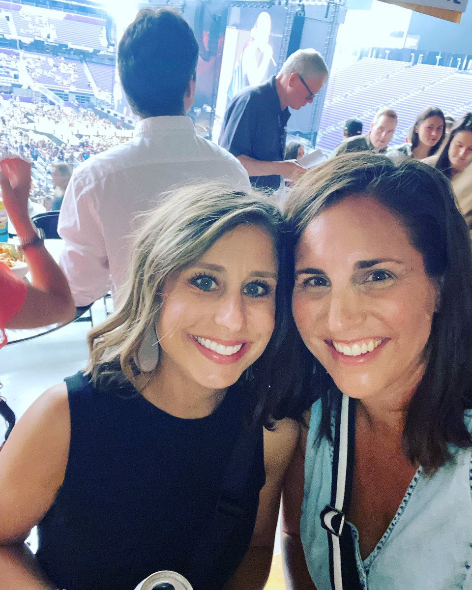Yearly Mother’s Day trip to the #onehellofanight your! 😍