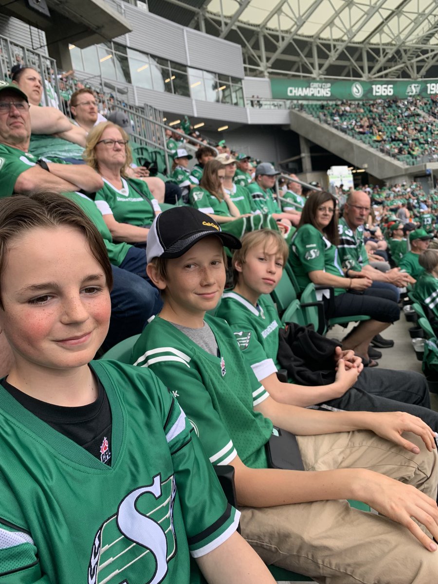 cc_cugnet's tweet photo. Go Riders!!
#riderslive #regina #goridersgo https://t.co/WTAgT8JYa0