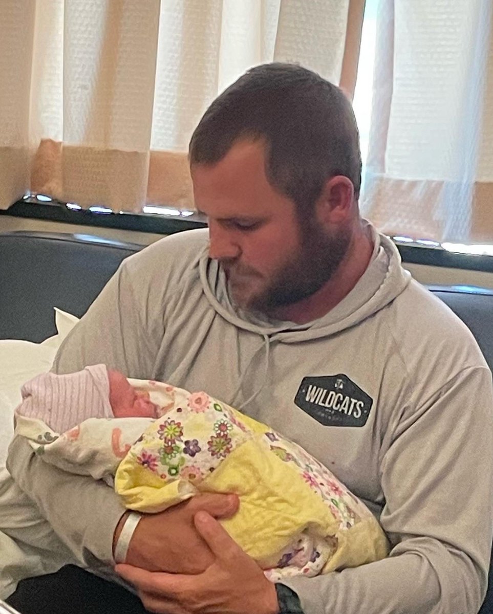 CoachOliphant32's tweet photo. Officially a girl dad 👧🏻🎀
Macie Jo Oliphant 💕
June 10th, 2022 https://t.co/C7EiUx7XlG