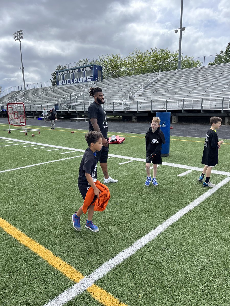 _DevinCulp_'s tweet photo. From the bottom of my heart I want to say thank you to everyone who made my camp a success and total blast today!! Till next summer go dawgs!💜💜💜 @NilHusky @Bullpups_fb @Lang7Tyson @Quentinmoore88 https://t.co/jfbflu48PY