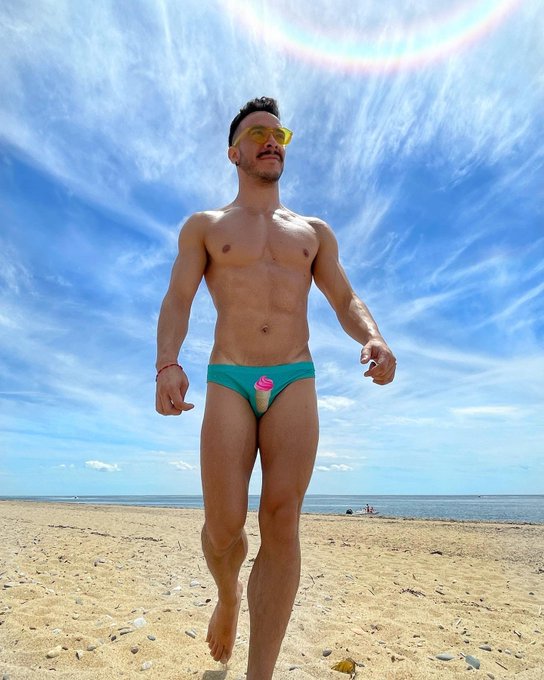 Hi Gay!! ? @jj_malibu https://t.co/LblZZTlEpG