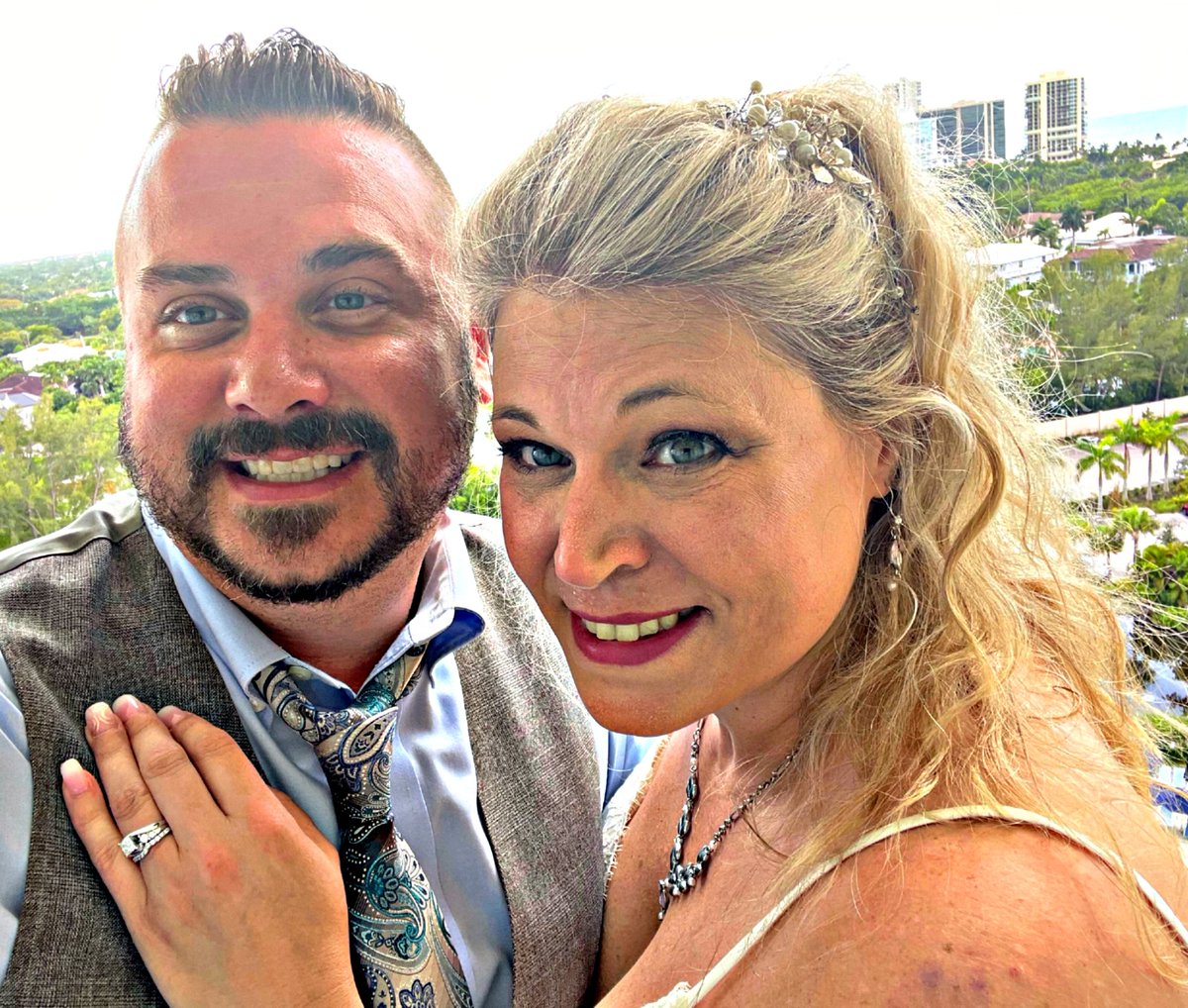 to_all_ur_stars's tweet photo. You are amazing in every way, you are my everything and I love you so very much. XOXO #TCB4EVA #ToTheStars #aLasEstrellas #NaplesGrande 💒🌟✨💍🌸🌺 Today I married my best friend. 💖 https://t.co/HmAyMuYjN3