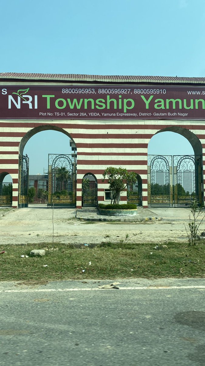 Awshesh1's tweet photo. @PrashantourIND @UPGovt, @ChiefSecyUP, @myogioffice, @CMOfficeUP, @tricitytoday, @CeoYeida, @PMOIndia, @PankajSinghBJP, #NIAirport, Plot TS01, Sec26A, YEIDA,  SDS बिल्डर गुणवत्ताहीन और नाकाम, न बिजली न पानी, 1456 परिवार का निवेश और भविष्य अंधकार में। https://t.co/a4vUINCQCw