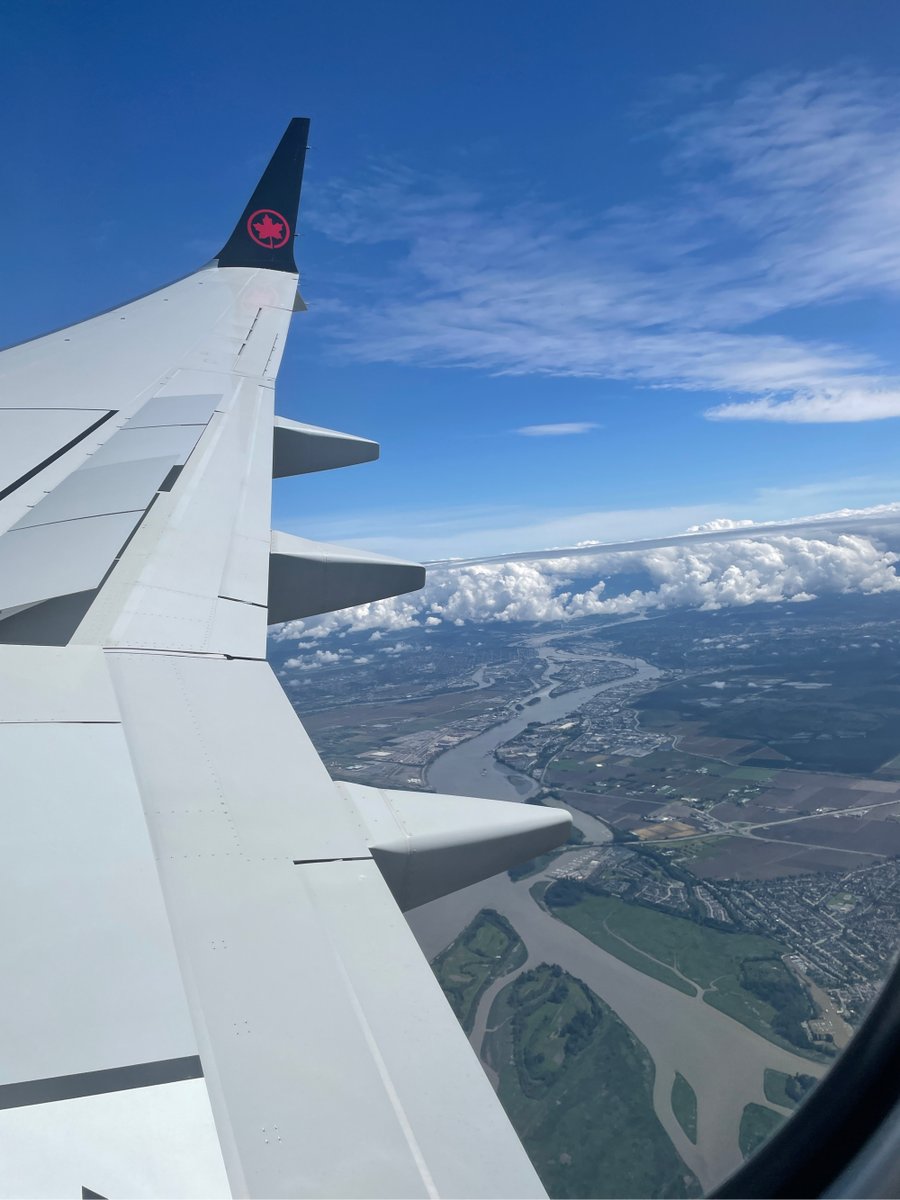 EscapeATW's tweet photo. Ireland Trip: Day 1!

Each day, I’ll post 4 pictures that best sum up my experience.

This day I went from LAX to YVR to DUB.

Unfortunately my bag was damaged! And the food was…not the greatest. But I got to Ireland in one piece 😅 Excited to explore, stay tuned… https://t.co/QtbD6UqN2F