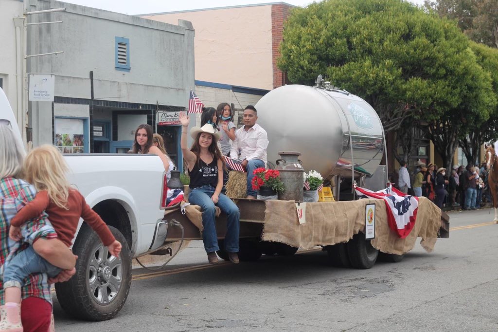 Moments from Western Weekend!

#dairyfamiliesofthepoint
#seeyounextyear
#pointreyesparaderoute
#westernwomenrepresent
#pasturetodowntown