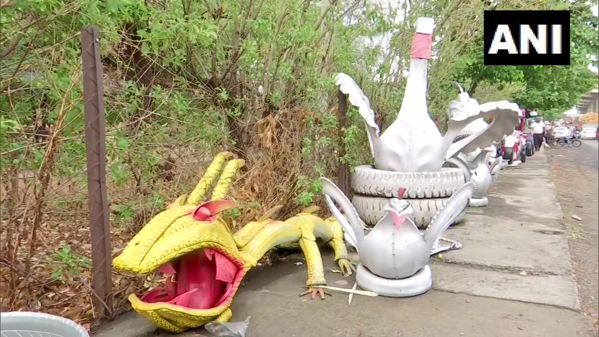 ANI's tweet photo. Maharashtra | Wardha's Dabir Sheikh, who owns a puncture repair shop creates art from discarded tyres

"People started liking them so I kept making them. It's also helping in maintaining cleanliness. I've made various designs including dragon, turtle," he said https://t.co/GgpT3P2VL7