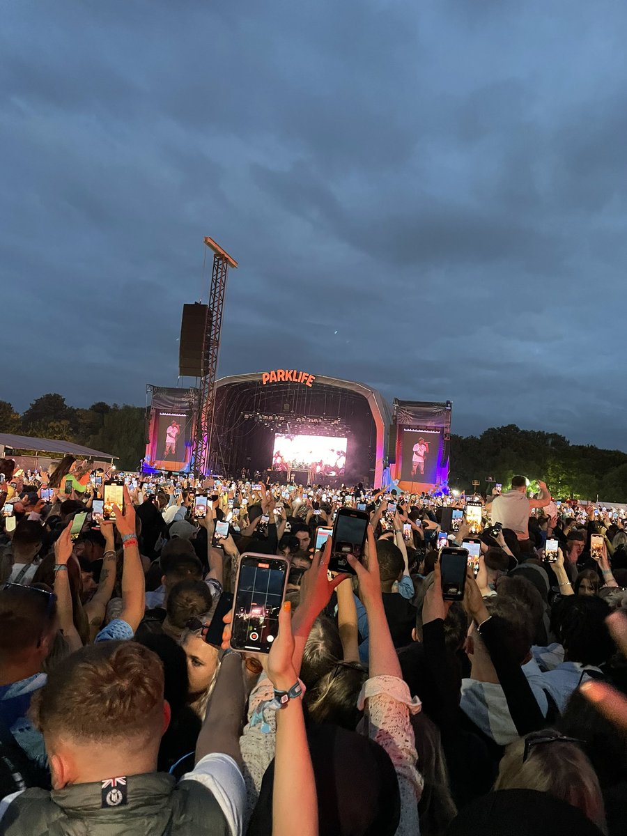 SamBishh's tweet photo. - @50cent Closing @Parklifefest 
Not a single phone in sight, just everyone enjoying the moment https://t.co/LW8kFs2D54