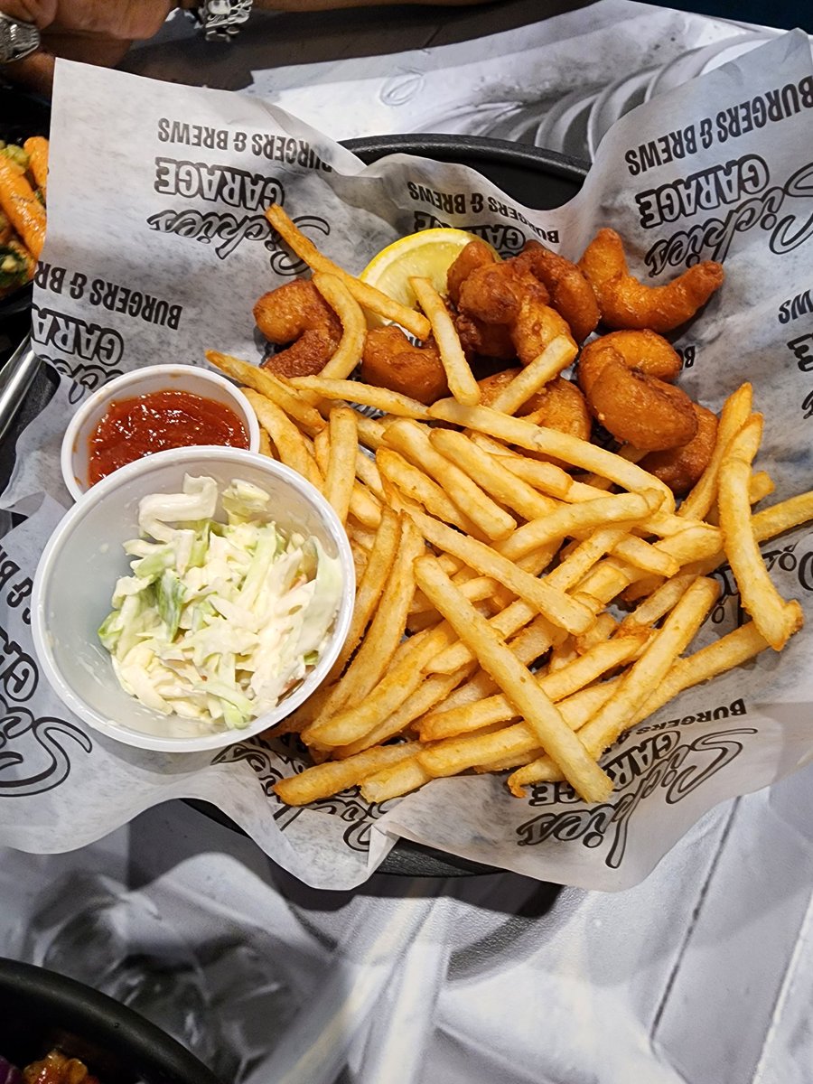 WB4Him's tweet photo. Great lunch today! Worth the 40 mile drive #SickiesGarage https://t.co/bT0frZtHe6