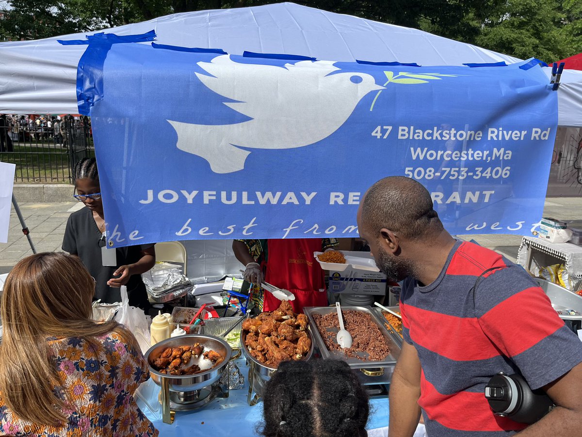 JermohKamara's tweet photo. Scenes from #Worcester300th anniversary festival. Our little friend played our trivia which asked questions about her knowledge about Africa. She then entered into a trivia and won! Her prize, a handmade African skirt from #Liberia https://t.co/xi7q8iSIhG