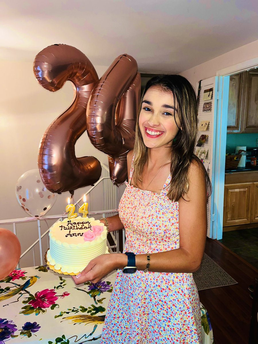 annatope_'s tweet photo. Goodbye 23👉Hello 24!!🎉🎉 https://t.co/TSQfnniHJs