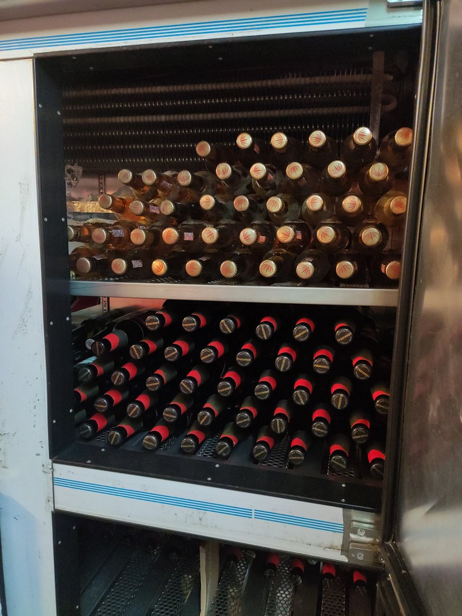 JavierrGE's tweet photo. @SantiAyabean neumáticos no sé, pero seguro que yo he recargado mas cervezas en la nevera del curro ahora mismo que neumáticos llevan. (Y las que me quedan) :'( https://t.co/DPdrWVVFnN