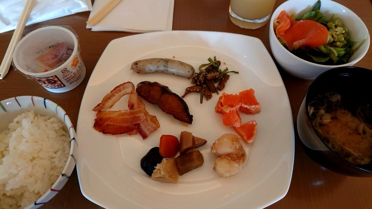 ForestTw200's tweet photo. 朝ごはんいただきます🍴🙏 (@ Hilton Tokyo Odaiba Executive Lounge in 港区, 東京都) https://t.co/ouM6RsLzFy https://t.co/ZRT517zufq