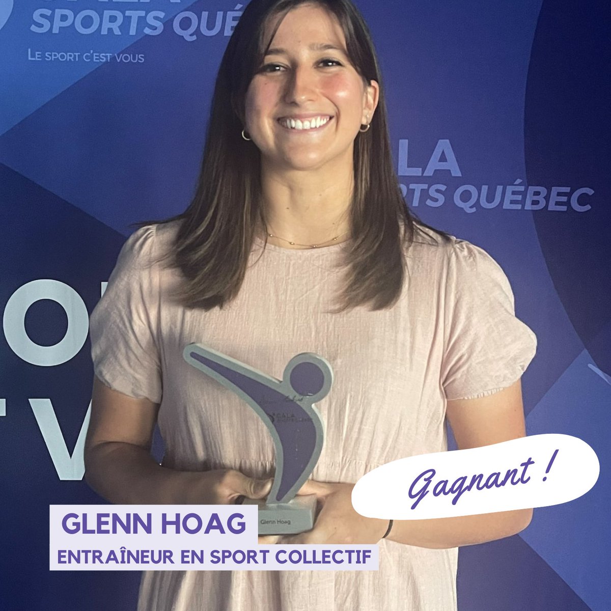 🏆 Entraîneur en sport collectif : Glenn Hoag

Glenn Hoag a quitté son poste à la tête de l'équipe masculine canadienne. Son impact résultant de toute une vie consacrée à l’entraînement changeront l’histoire du volleyball.#GalaSQ
Sarah-Jeanne Meunier-Bédard le représente ce soir.