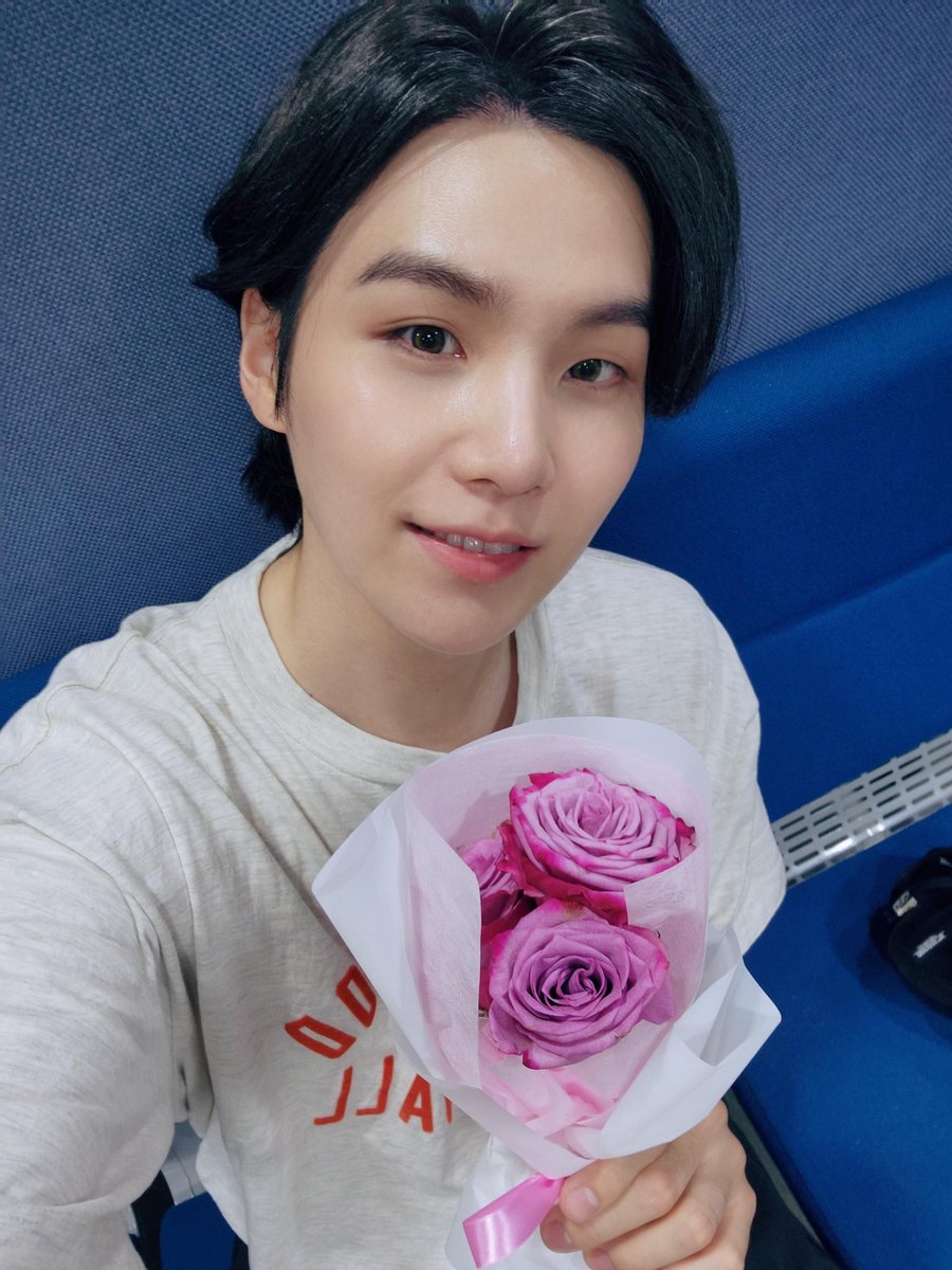 sugadboy's tweet photo. — ⭐ #SUGA a través de Weverse

🐱: Todos han trabajado duro hasta temprano en la mañanaㅠㅠ, ¡Por favor, regresen a casa sanos y salvos!

© haruharu_w_bts @BTS_twt https://t.co/aL3XLk2Hj6