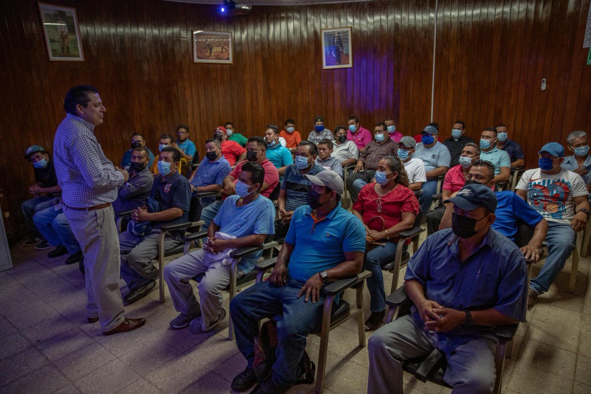 alcaldia_mga's tweet photo. 👨🏽‍💻En este fin de semana, #capacitamos  a #transportistas de las cooperativas que atienden las rutas 159, 158, 154 y 120, sobre relaciones #humanas.

con el objetivo de mejorar el servicio #público y contribuir a reducir los índices de #accidentalidad en la capital. https://t.co/6cVFX0wG4c