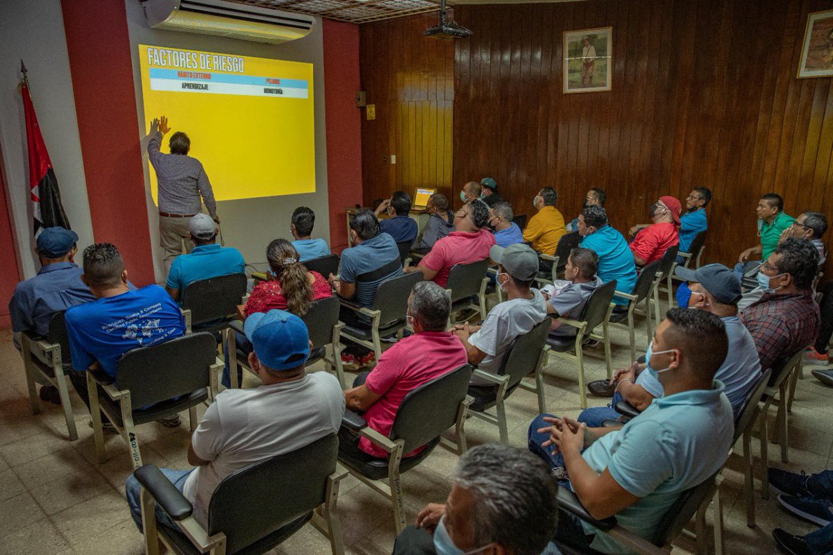 alcaldia_mga's tweet photo. 👨🏽‍💻En este fin de semana, #capacitamos  a #transportistas de las cooperativas que atienden las rutas 159, 158, 154 y 120, sobre relaciones #humanas.

con el objetivo de mejorar el servicio #público y contribuir a reducir los índices de #accidentalidad en la capital. https://t.co/6cVFX0wG4c