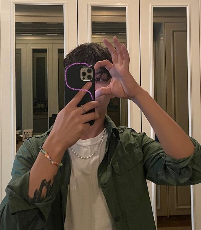 coldefiles's tweet photo. he really is the sweetest man :((( i love him so much https://t.co/OdTVqZ2G3W