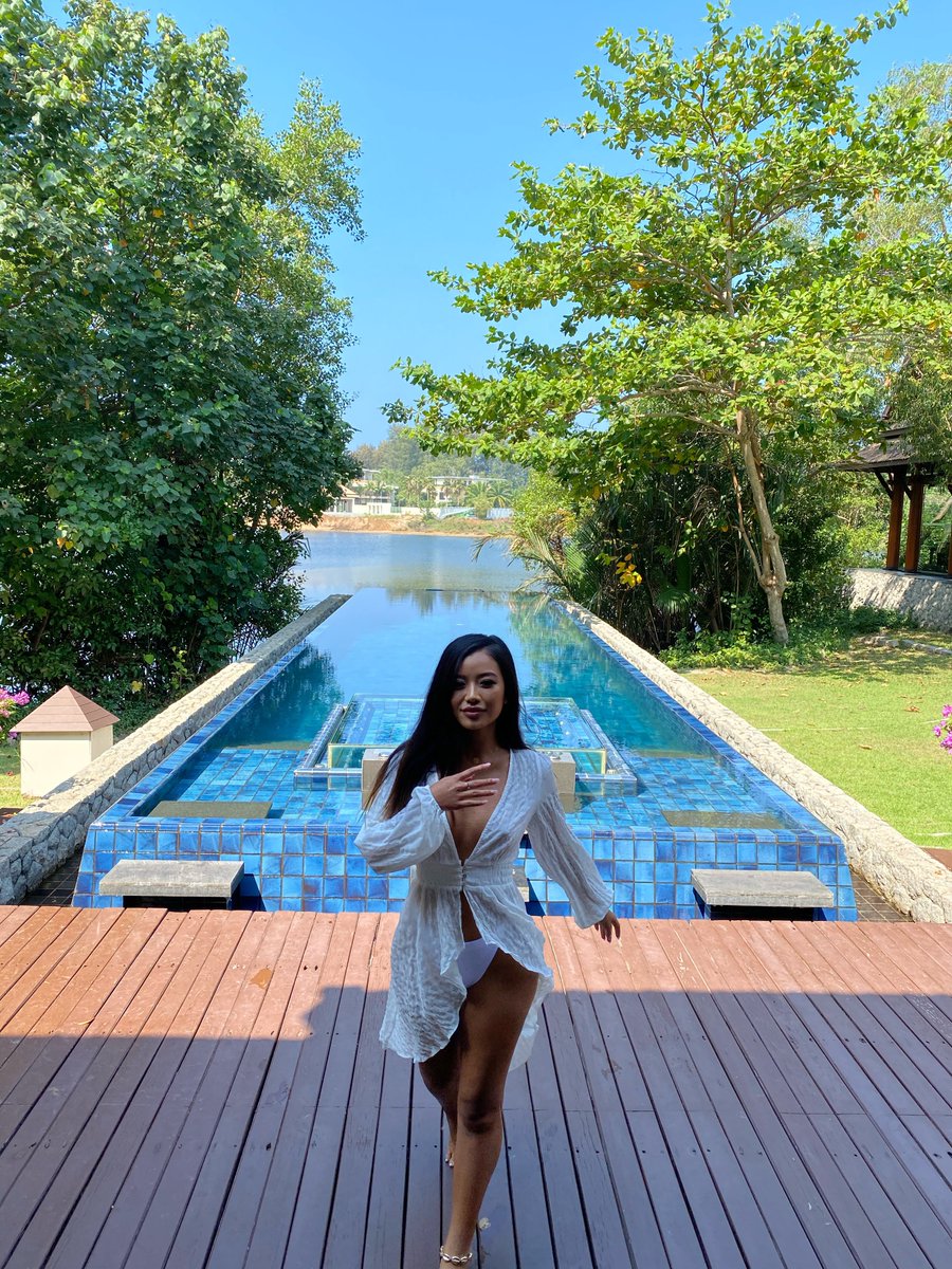 Mistress_Mila's tweet photo. Just swiped $10k on my subs credit card for the largest private villa at this resort because I felt the pull to skinny dip in my own infinity pool.

Good morning to slaves to toil away for the pleasure of their Superiors 👄🤍 https://t.co/H2nqf73xEX