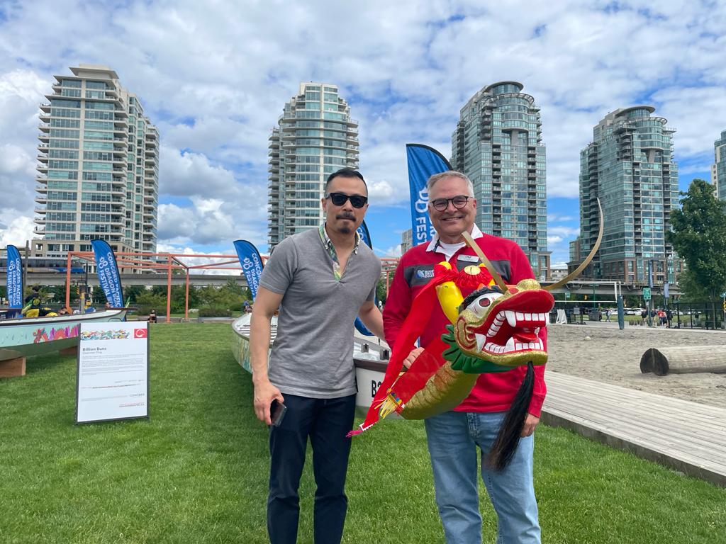 carsonting's tweet image. What an honour! The blessing of the @dragonboatbc by dotting the eyes and offering incense to the Dragon Boat Gods! So fun! Had the whole fam go and experience such a wonderful event!
#Vancouver #culture #arts #dragonboatfestival
@Chairman_Ting
@BillionBuns
